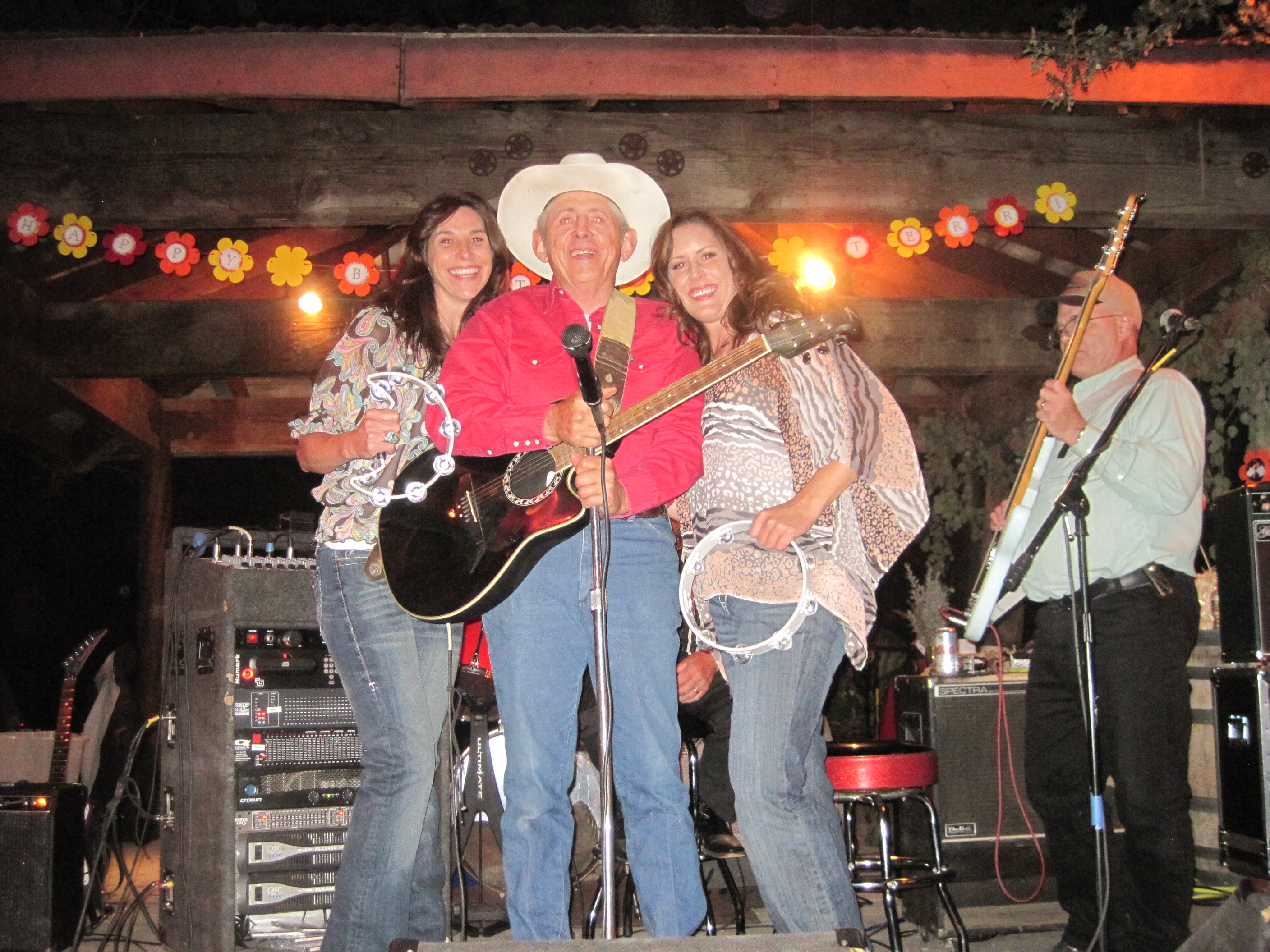 Guest Tamborine players join the band'